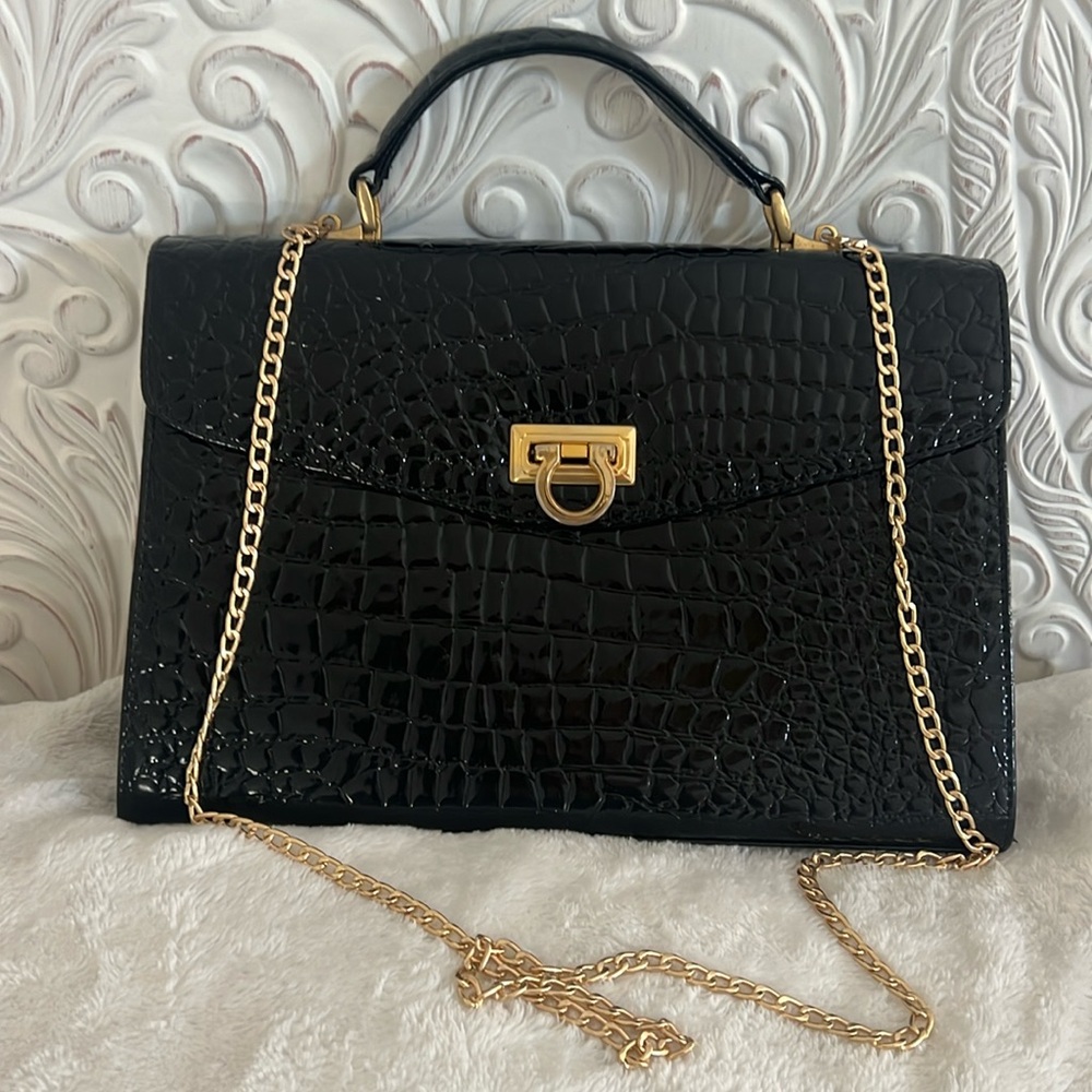 Beautiful Patent Leather Bag Made In Italy.